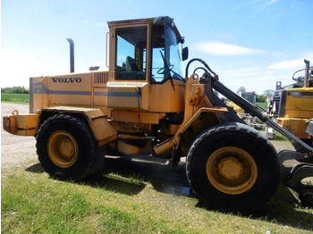 Kolesni nakladalec Volvo L90B: slika 2