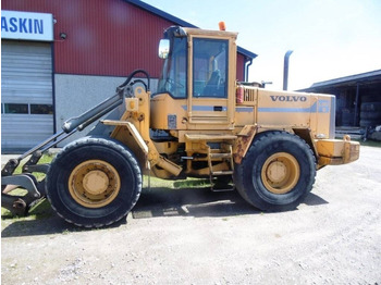 Kolesni nakladalec VOLVO L90