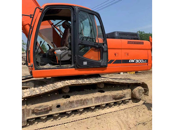 Bager goseničar DOOSAN DX300