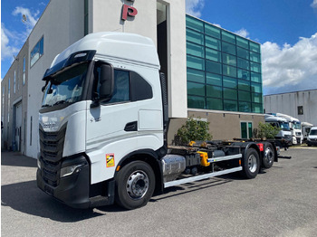 Kontejnerski tovornjak/ Tovornjak z zamenljivim tovoriščem IVECO S-WAY