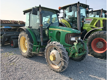 Traktor JOHN DEERE 5820