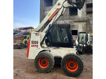 Kolesni nakladalec BOBCAT S300