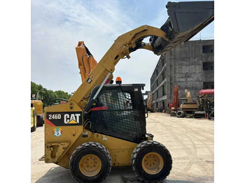 Mini nakladalec CATERPILLAR 226B