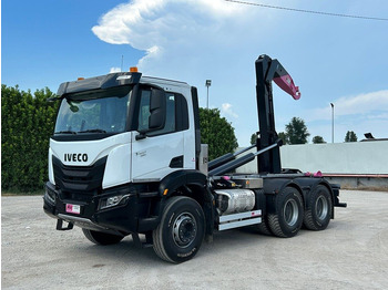 Kotalni prekucni tovornjak IVECO Trakker