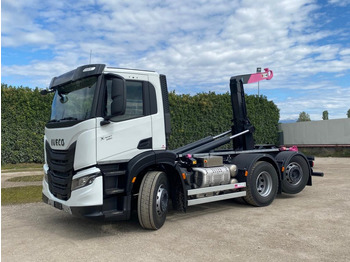 Kotalni prekucni tovornjak IVECO X-WAY