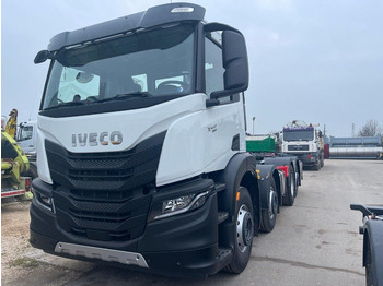 Kotalni prekucni tovornjak IVECO X-WAY