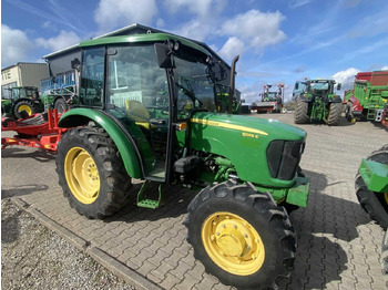 Traktor JOHN DEERE 5055E