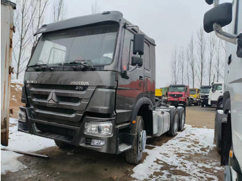 Vlačilec SINOTRUK HOWO