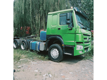 Vlačilec SINOTRUK HOWO