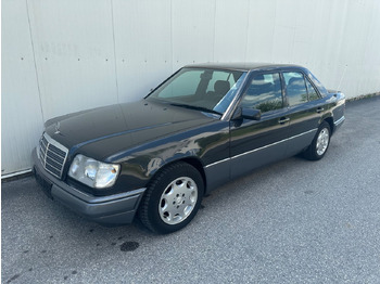 Limuzina MERCEDES-BENZ