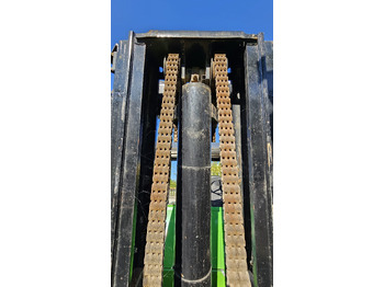 Terenski viličar CATERPILLAR V330B: slika 3