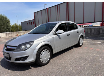 Limuzina Opel Astra 1.6 Edition: slika 2 Limuzina Opel Astra 1.6 Edition: slika 2