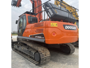 Bager goseničar DOOSAN DX300