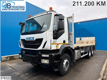Tovornjak s kesonom IVECO Trakker