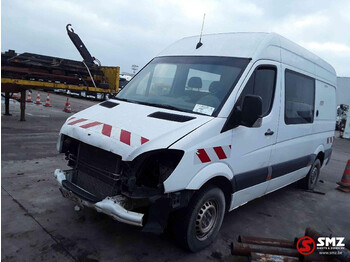 Dostavno vozilo z zabojnikom Mercedes-Benz Sprinter 311 accident: slika 3