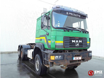 Vlačilec MAN 27.463