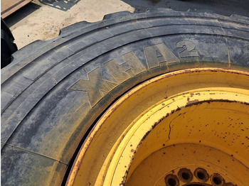 Gume in platišča za Gradbeni stroj Komatsu WA380 4x RIM ASSY 423-30-62201: slika 5