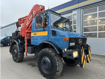 Tovornjak z dvigalom UNIMOG U1500