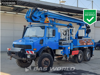 Tovornjak z dvigalom UNIMOG