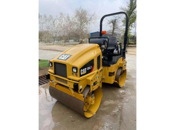 Cestni valjar CATERPILLAR