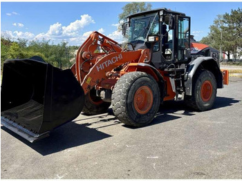 Kolesni nakladalec HITACHI ZW180