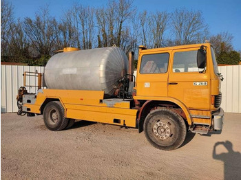 Brizgalka za bitumen RENAULT G 260