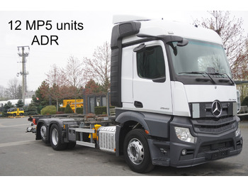 Kontejnerski tovornjak/ Tovornjak z zamenljivim tovoriščem MERCEDES-BENZ Actros 2545
