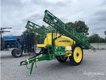 Vlečna škropilnica JOHN DEERE 2000 Series