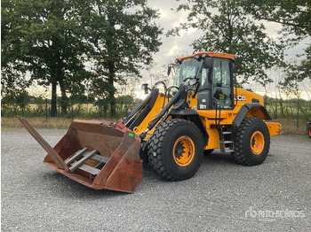 Kolesni nakladalec JCB 437