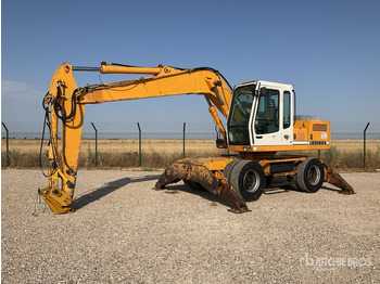 Bager na kolesih LIEBHERR A 902