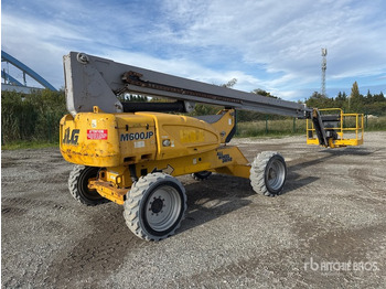 Zglobna dvižna ploščad JLG