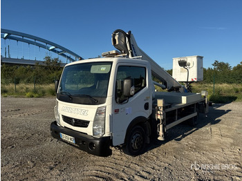 Dvižna ploščad montirana na tovornjak RENAULT Maxity