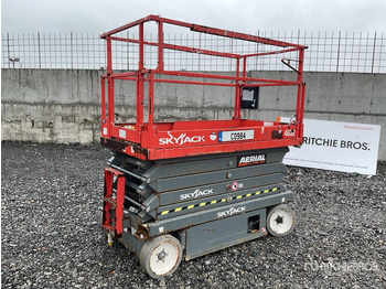 Škarjasta dvižna ploščad SKYJACK