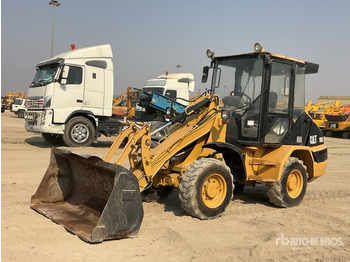 Kolesni nakladalec CATERPILLAR 906