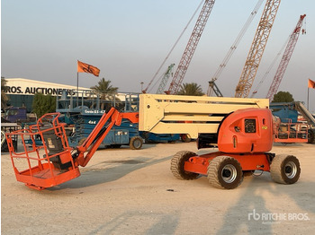 Zglobna dvižna ploščad JLG