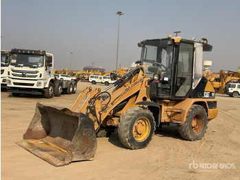 Kolesni nakladalec CATERPILLAR 906