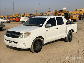 Poltovornjak TOYOTA Hilux