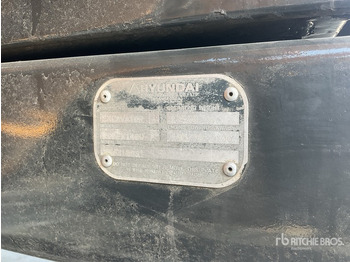 Bager na kolesih HYUNDAI