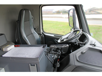 Interior photo 1: Tovornjak cisterna VOLVO FM Interior photo 1: Tovornjak cisterna VOLVO FM