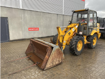 Zgibni nakladalnik JCB