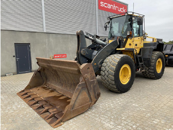 Kolesni nakladalec KOMATSU WA320