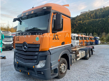 Kontejnerski tovornjak/ Tovornjak z zamenljivim tovoriščem MERCEDES-BENZ