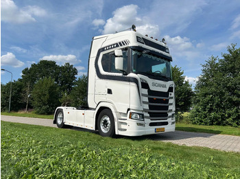 Vlačilec SCANIA S 450