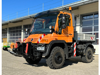 Tovornjak prekucnik UNIMOG U400