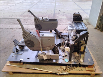 Kabina in notranjost HITACHI