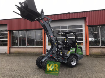 Nov Zgibni nakladalnik Giant G2700E: slika 2