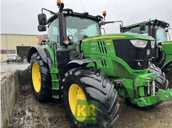 Traktor John Deere 6215R: slika 2