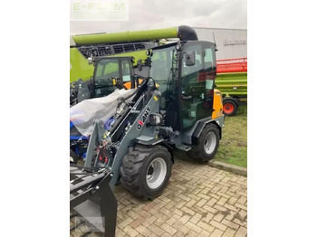 Kolesni nakladalec GIANT