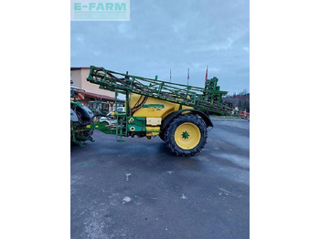 Vlečna škropilnica JOHN DEERE