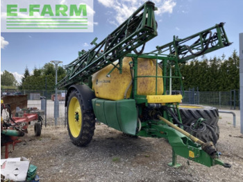 Vlečna škropilnica JOHN DEERE